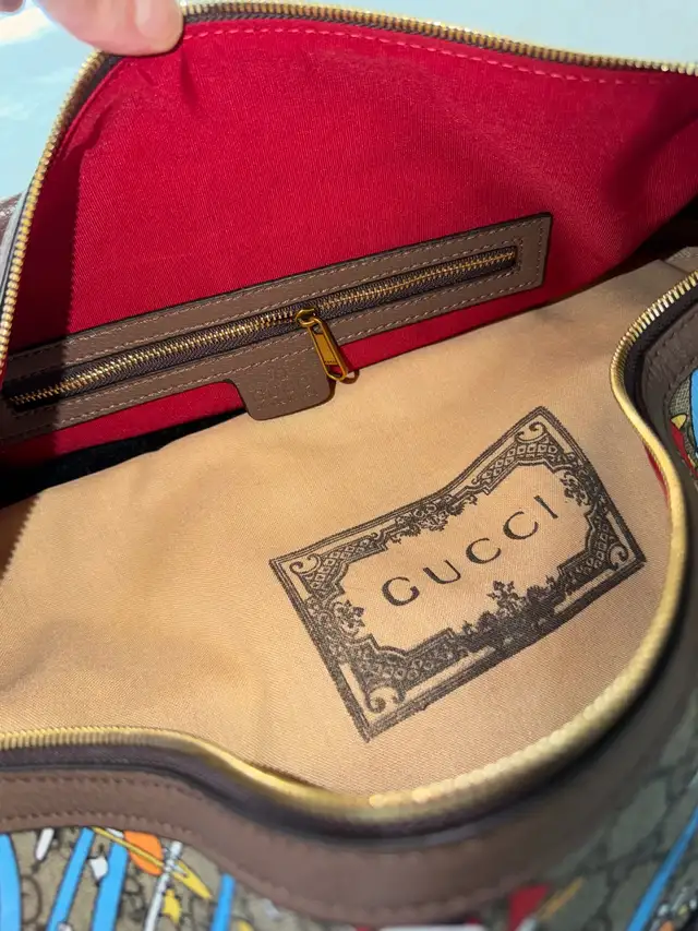 Gucci Disney Duffel Bag Brand New in Multi-item in City of Toronto - Image 7