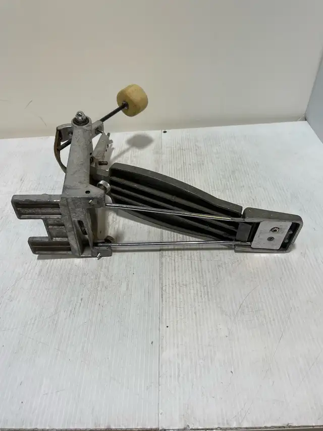 Pearl Drum Pedal in Drums & Percussion in City of Montréal - Image 3
