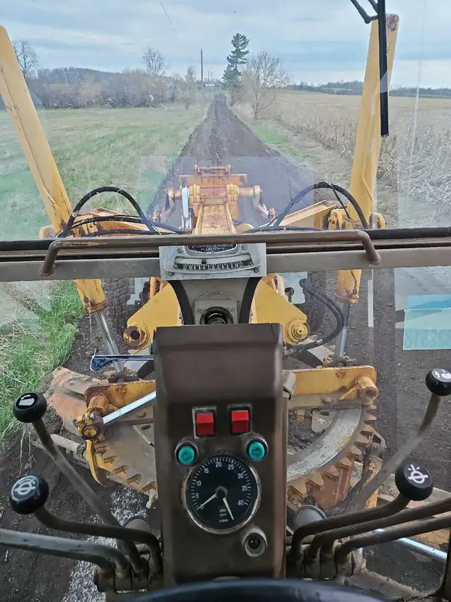 Champion 730 series III Grader in Heavy Equipment in Peterborough - Image 9