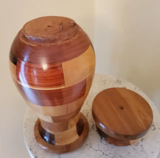 VINTAGE INLAID WOOD VASE in Arts & Collectibles in City of Toronto - Image 7