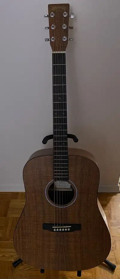 In mint condition, has Martin E1 electronics and a built in tuner in sound hole. Plug and play. This...
