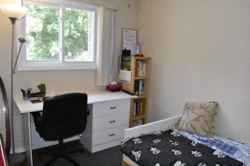 Student Rental. Great Clean House Walking Distance From UW Short Term