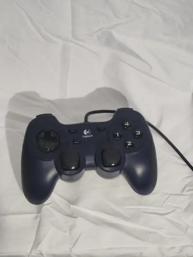 Logitech Dual Action Gamepad USB Game Controller G-UF13A (86324764540184066690124