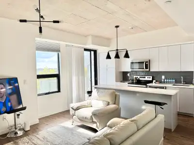 Modern 2 Bedroom Condo with City Views