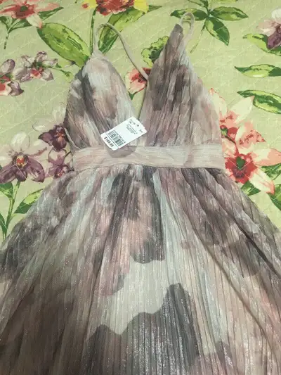 Very long beautiful foral red dress priced originally at $199.00. Selling for $30 XXS. Way too long....