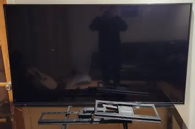 Téléviseur LG 60po parfait état avec son support mural, View more