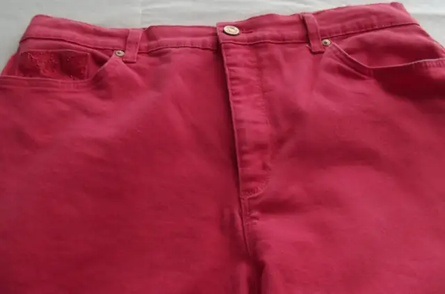 NEW$10.BOTHCaprisSz 14 Pet$6.sz 14  Shorts Pinky $6 in Women's - Tops & Outerwear in Saint John - Image 7