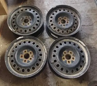 I'm offering a set of four used steel wheels rims with the following specs: Rim diameter 17" Rim wid...