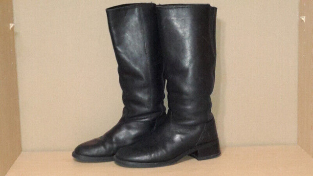 Size 9 Women's Winter Boots in Women's - Shoes in Moncton