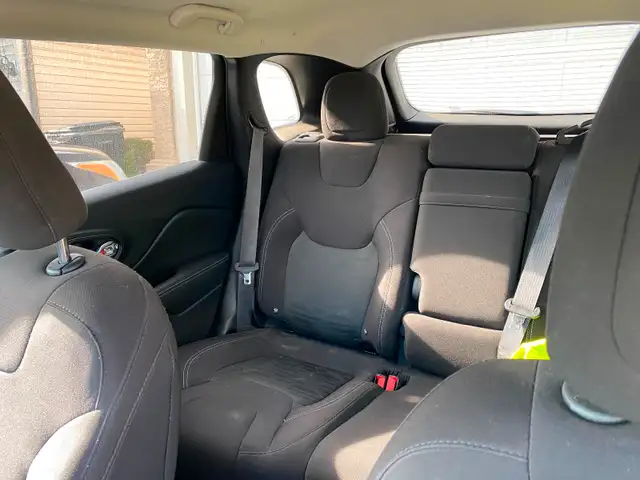 2019 JEEP CHEROKEE LAT. Active one owner 4Cyl excellent condition63013089084417123