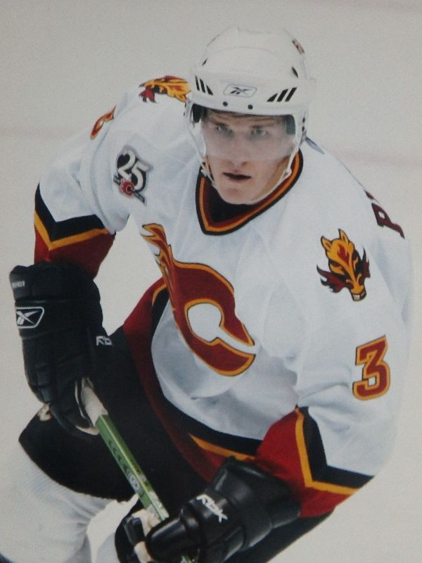 DION PHANEUF Calgary Flames Signed 8 X 10 Photo With COA in Arts & Collectibles in Dartmouth - Image 2