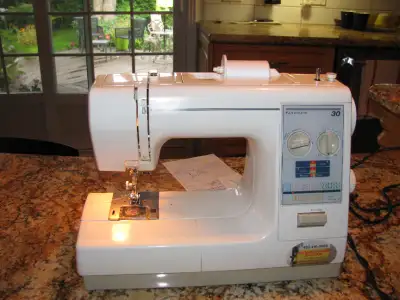 Machine à coudre Kenmore 385, View more