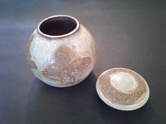 Estate Sale - Pottery & Ceramics dans Vaisselle et articles de cuisine  à Région d’Oshawa/Durham - Image 4