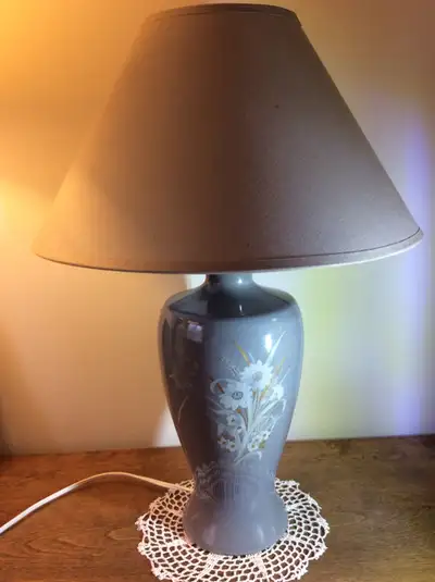 Vintage Hand Painted GREY PORCELAIN TABLE/DESK LAMP - Looks New!, View more