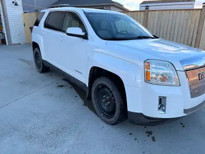 One owner, well maintained SUV 3.6L V6 AWD Loaded with two-tone leather heated seats Comes with fact...