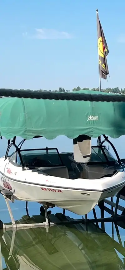 Marine Master boat lift 24 foot 4000 lb boat lift Aluminum frame Electric winch lift Remote compatib...