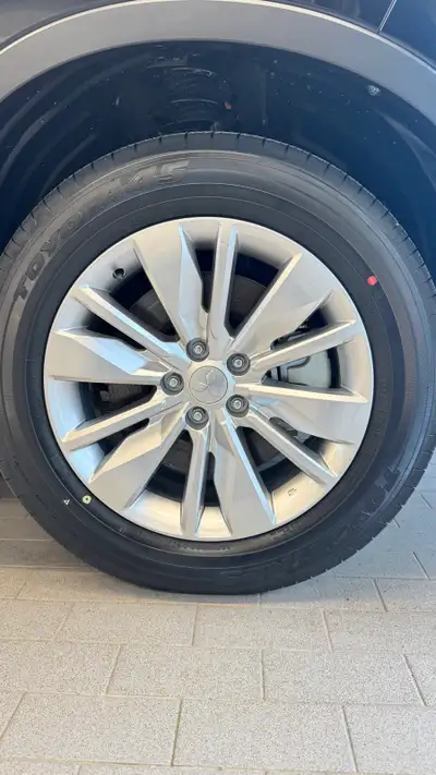 Selling a full set of 18” wheels and Toyo A45 tires from a 2026 Mitsubishi Outlander. • Only 20 km (...