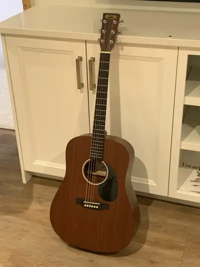 Excellent Quality Built-in pick up for using it with a cord and amp. Acoustic / Electric Waterloo As...