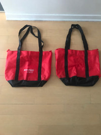 2 tote bags with zipper - 2 sacs fourre-tout avec fermoirs 