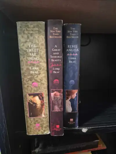 Series, singles, trilogies. House of night series - 60 Kelly Armstrong series - 60 Withered trilogy-...