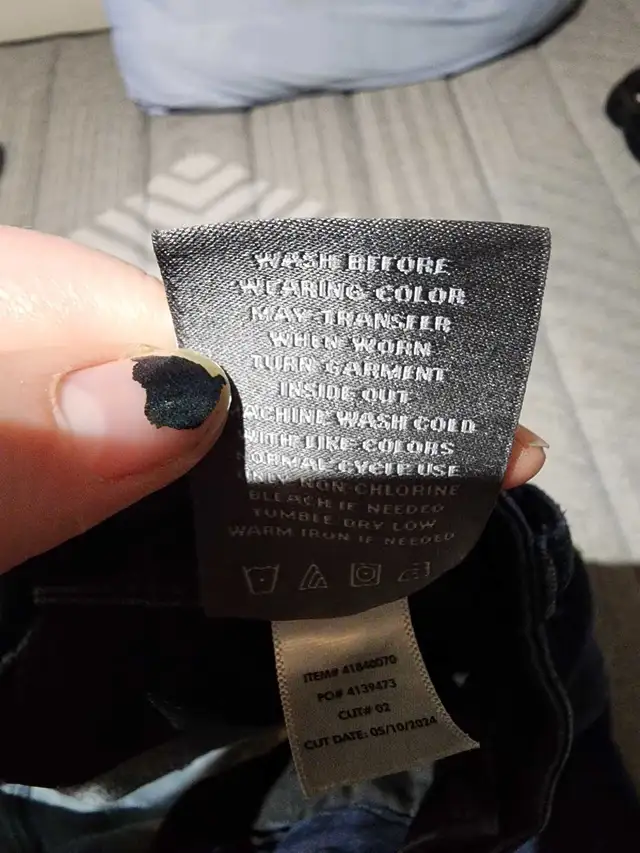 Womens Jeans SIZE 16R in Women's - Bottoms in Oshawa / Durham Region - Image 5