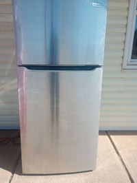 Fridge 29" wide 59 inches tall 