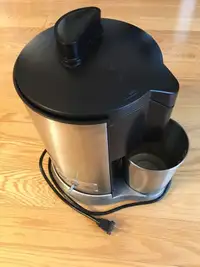 Stainless steel juicer in excellent condition