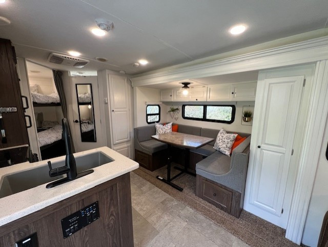 2018 Rockwood Mini-Lite 2509S Travel Trailer with Slide Out in Travel Trailers & Campers in City of Halifax - Image 2
