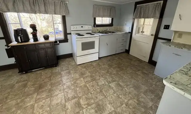 Charming 2-Bedroom Rental on a Spacious Town Lot in Liverpool in Short Term Rentals in Bridgewater - Image 4