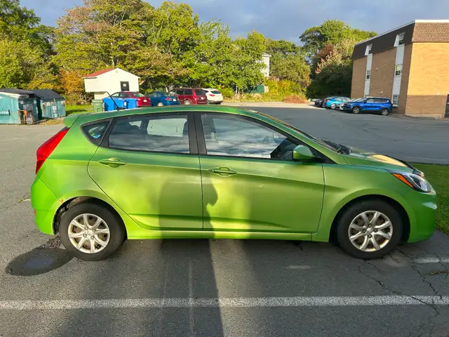 2014 Hyundai Accent Hatchback582838488002078721