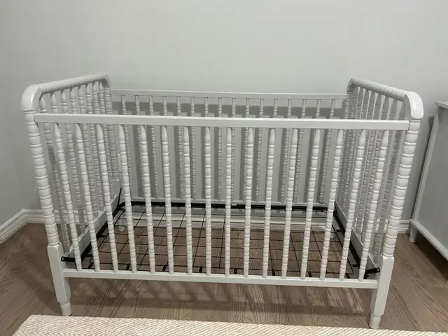 Crib by Jenny Lind with NEW Toddler Rail in Cribs in Mississauga / Peel Region - Image 2