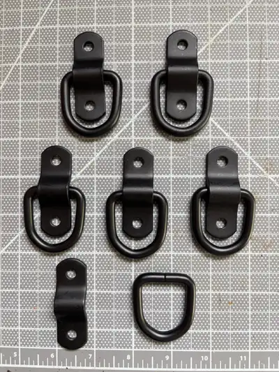 Six black D-ring anchor points. Rings appear to be welded (no gaps). Supposedly rated for 1,100 lbs.