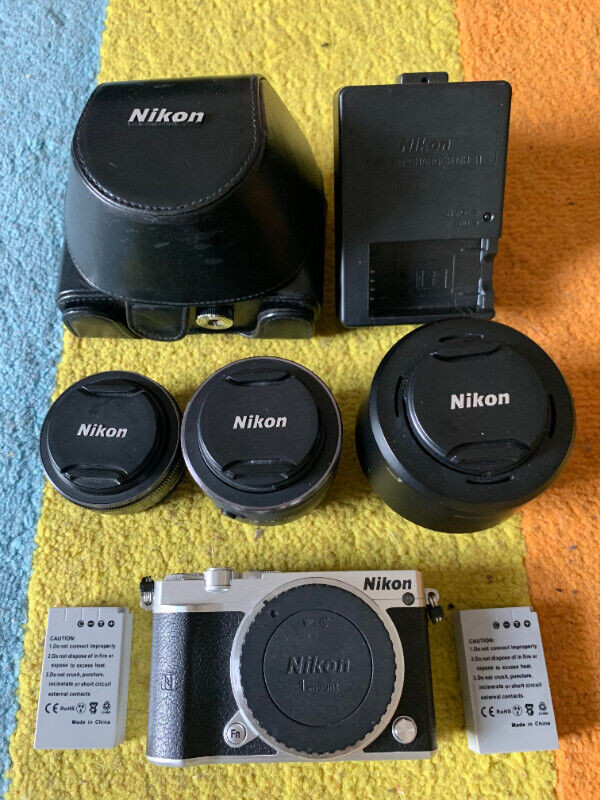 Nikon 1 J5 with 2 lens and FT-1 Mount Nikon Adapter dans Appareils photo et caméras  à Ville de Montréal - Image 2