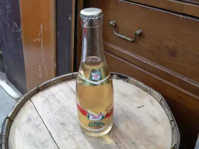 plusieurs bouteille antiques et de collection a différent prix photo 1 et 2 bouteille canada dry # 5...