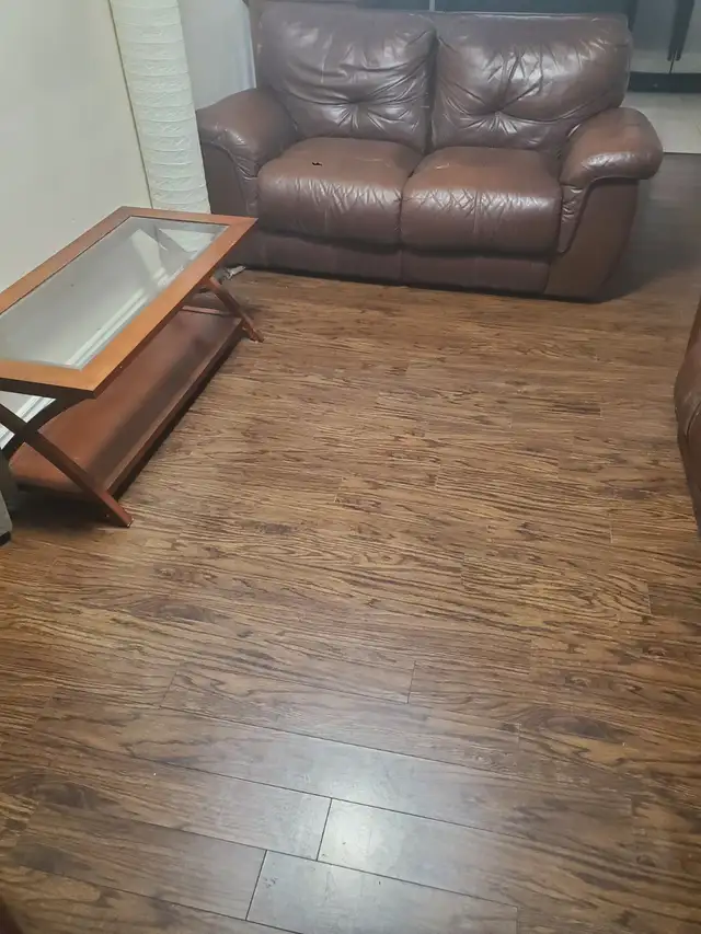 Free  Three piece Leather sofa559281316572712961
