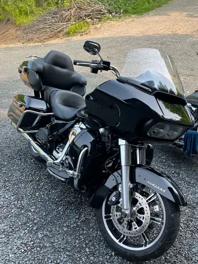 Dealer installed stage 4. 131 c.i. Rinehart exhaust. Fresh service. New rear tire. 19,500 km.