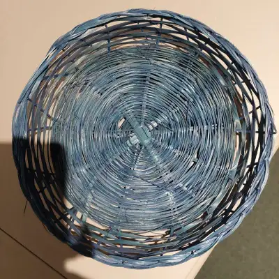 très propre et en parfait état. grandeur : 9" ... hauteur : 1.5" prix non négociable.