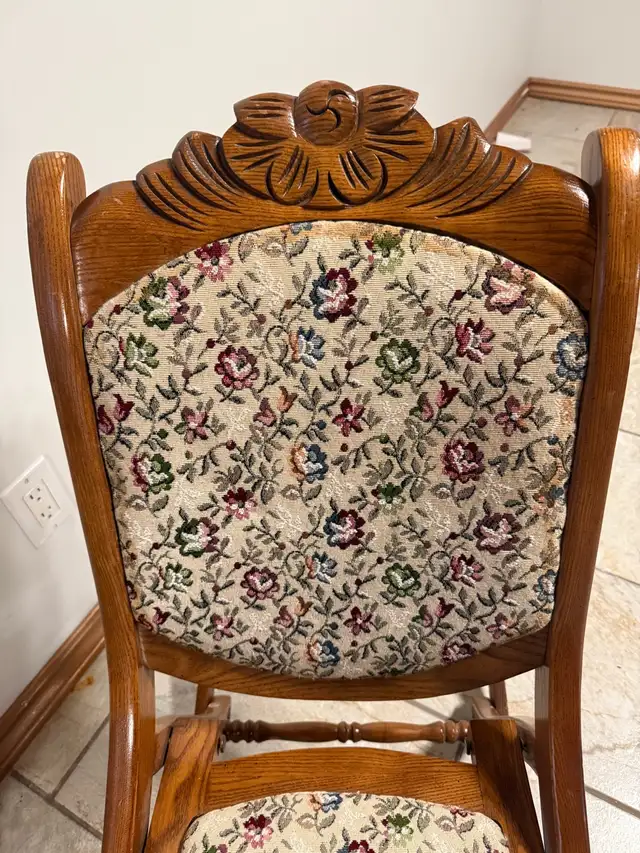 Chaise Berçante Antique in Chairs & Recliners in Ottawa - Image 4