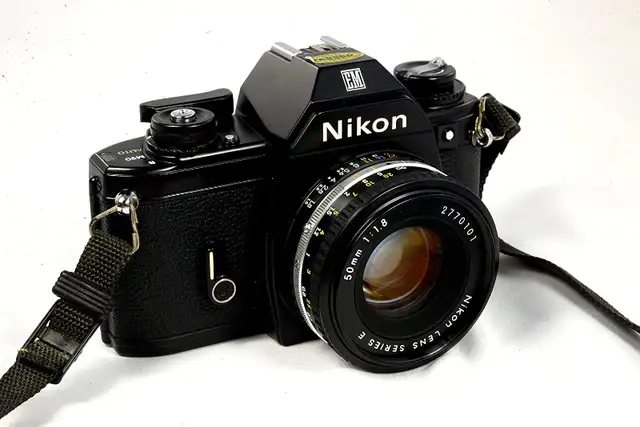 Nikon EM 35mm Film Camera with Nikon 50mm 1:1.8 Series E Lens in Cameras & Camcorders in Ottawa - Image 2
