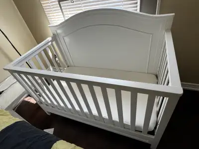 DaVinci Charlie 4-in-1 Convertible Crib with IKEA Mattress, View more