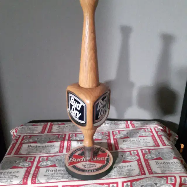 BUDWEISER BUD DRAFT DRY ITEM BT56 3 SIDED OAK BEER TAP HANDLE in Arts & Collectibles in Calgary - Image 4