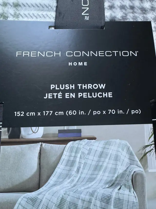 *Brand New* Plush Throw in Bedding in St. Catharines - Image 3