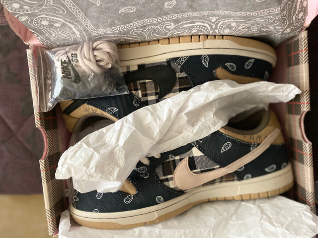 Travis Scott dunks  “special box” in Men's Shoes in City of Toronto - Image 4
