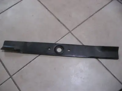 21" Honda mower blade part # 15-2160, $20.00, phone 506-351-4388, Grand Barachois. Specs LENGTH: 20-...