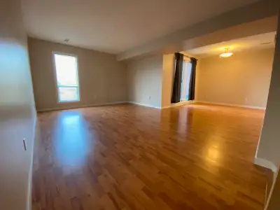 Pet-Friendly 2 Bed / 1 Bath Townhouse in Sahali