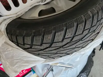 4 winter tires installed on rim, 225,65 R16( used in Nissan Quest van) very good condition. $450 Pri...