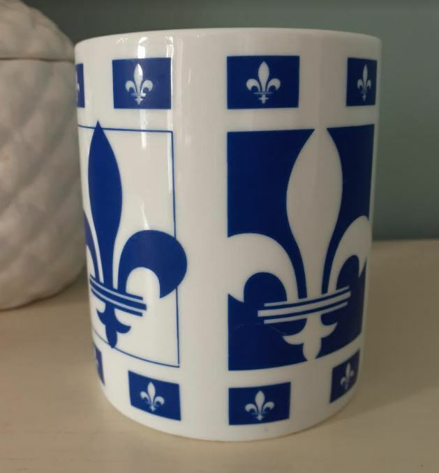 Vintage Gryphonware blue & white Fleur de Lis mug in Arts & Collectibles in Markham / York Region - Image 2