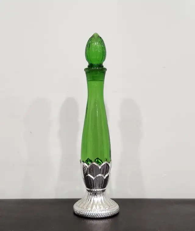 Avon Green Glass Perfume Bottle in Arts & Collectibles in Kitchener / Waterloo - Image 2