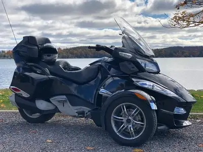 2010 Can Am Spyder RTS 990 SM5 Black and Chrome edition with 55K. Features are Reverse, Cruise, Heat...
