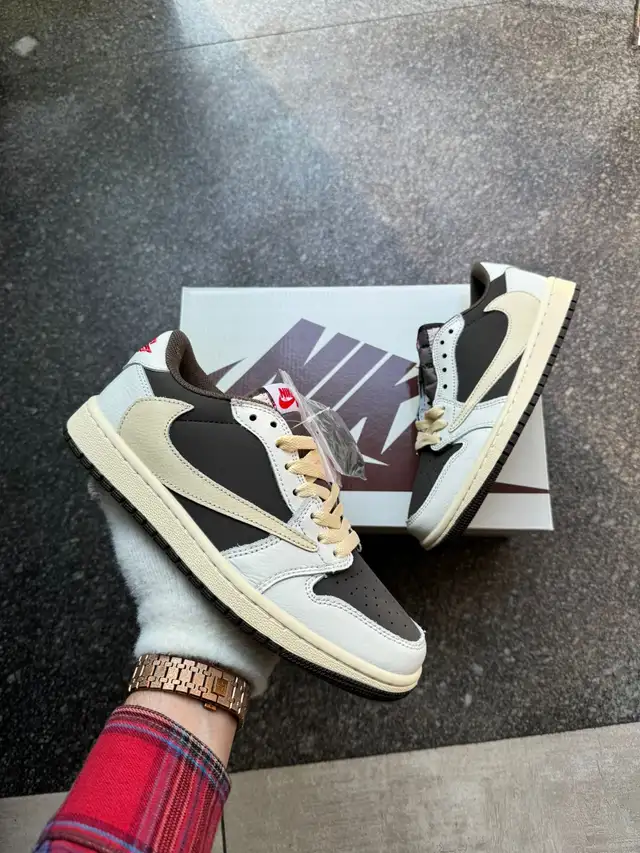 Jordan 1 Retro Low SP Travis Scott Reverse Mocha in Men's Shoes in City of Toronto - Image 2